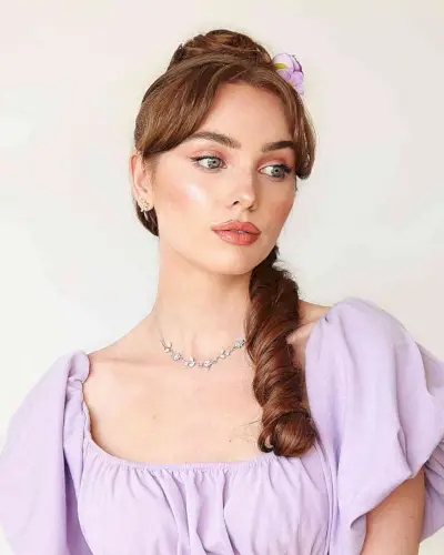 Art deco side ponytail for long hair