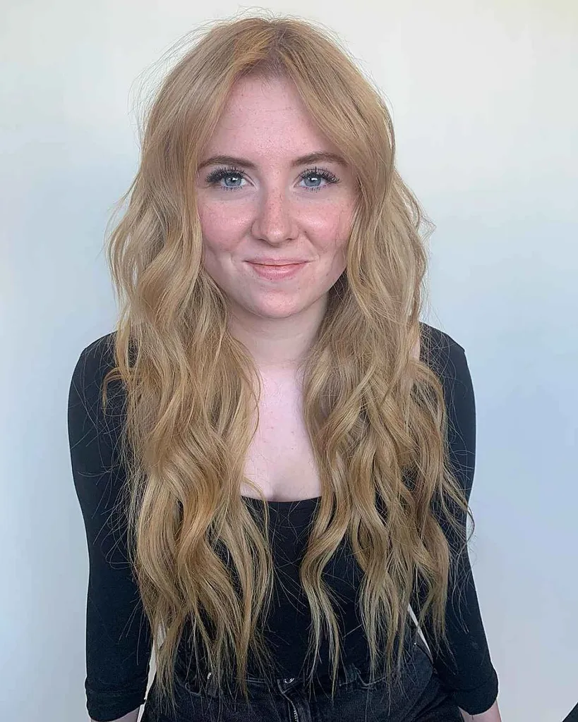 Texturizado con ondas playeras para mujeres con caras redondas' title=