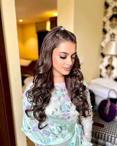 Long Cascading Curls with Waves