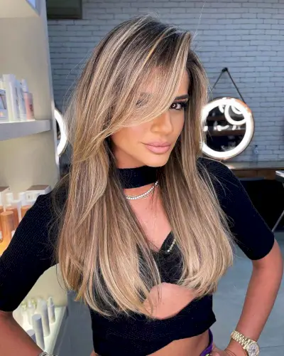 long bronde highlights on subtle layers