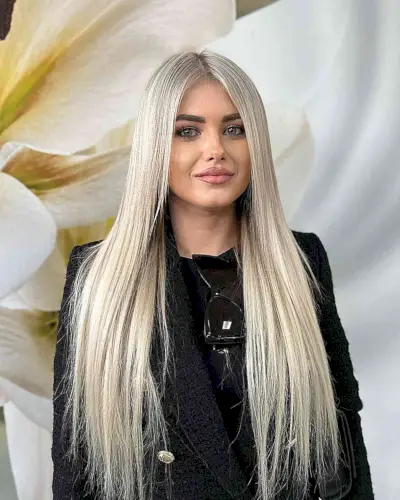 The Longest and Straightest Hair for women with long blonde stick straight hair