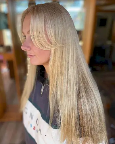 Bangin Long Blonde Hair with Side Bangs