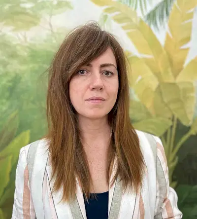 Cutest Face-Framing Side Bangs on Long Hair