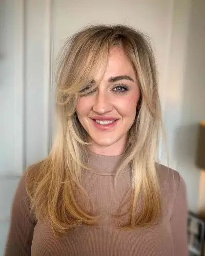 29 Skvělé příklady dlouhých vlasů s bočním okrajem