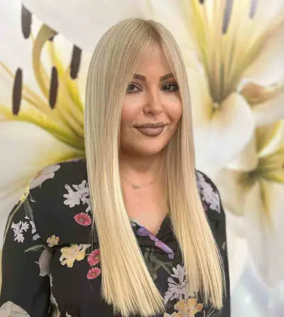 Sleek Long Blonde Hair Without Bangs for Round Faces