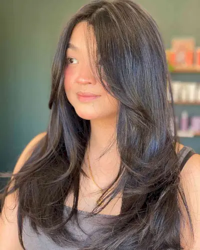 Middle Part Long Blowout for a Round Face