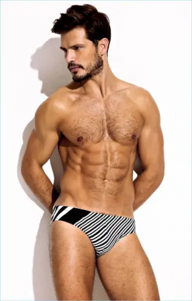 チャーリー・マシュー・ジンク 2017 水着ルックブック 002