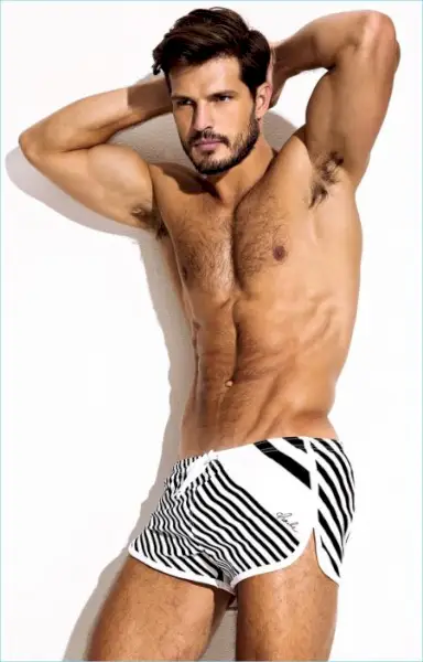 チャーリー・マシュー・ジンク 2017 水着ルックブック 003