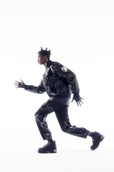 ヴェルサーチ ジーンズ クチュール 2023 年秋冬コレクション メンズ 001