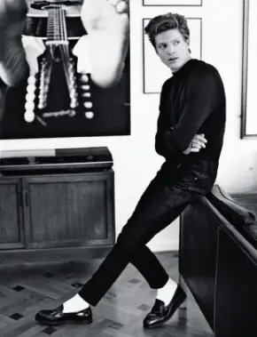 ジョナサン・フランク モデル004