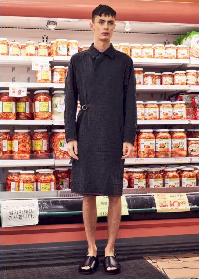 Simon Kotyk er front og center i en Kolor crock print frakke med Marni læder og lamme pels sandaler.