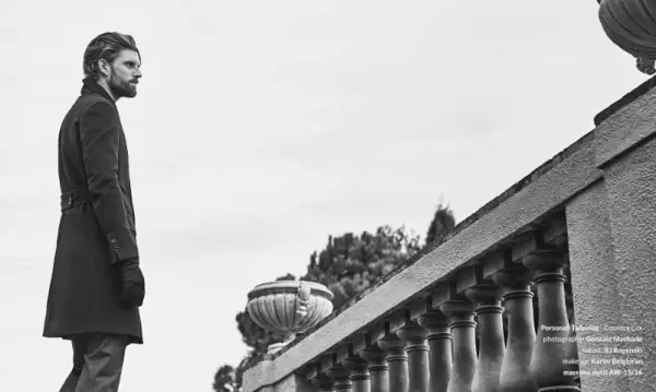 RJ Rogenski는 맞춤형 롱 Massimo Dutti 코트를 입고 컨트리 시크함을 연출합니다.