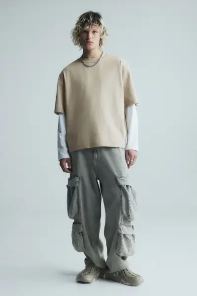 スケーターの雰囲気を醸し出すダニール・ケルチは H&M をスポーツします