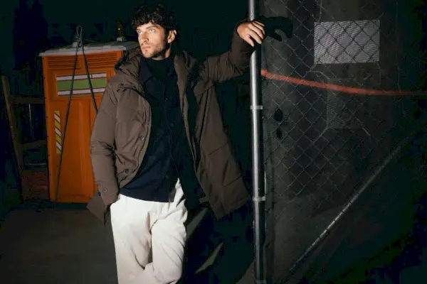 מאסימו דוטי שם את הזרקור על הפארקה שלו ללא כוח משיכה עם ריפוד פוך ונוצות.