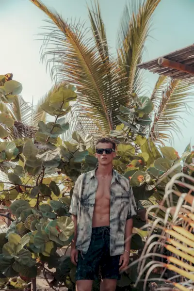 Zara ofrece un momento tie-dye con la camisa de manga corta perfecta para el verano.