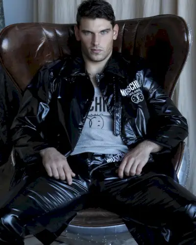 Moschino Menn 2023 010