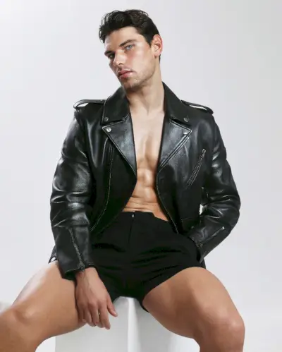 Moschino startet mit atemberaubendem Stil ins Jahr 2023