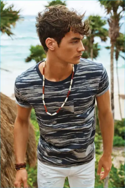 American Eagle idéalise le style de plage décontracté pour sa sortie de l'été 2016.