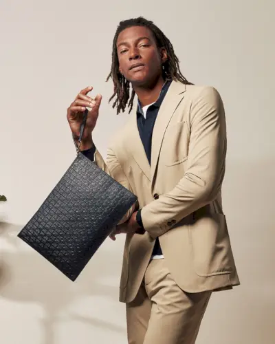 Carolina Herrera ādas dokumentu turētājs 2022 Ty Ogunkoya modelis