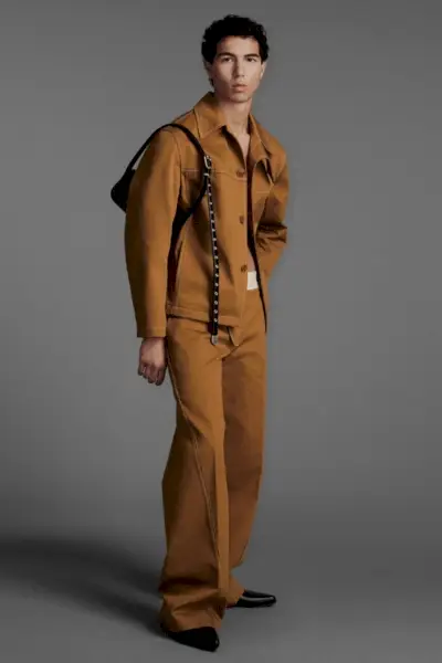 Komisijas kolekcija Vīrieši Pavasara vasara 2023 012