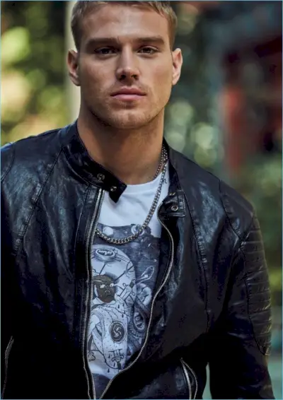 Klar for nærbildet sitt, Matthew Noszka spiller hovedrollen i Replay Jeans