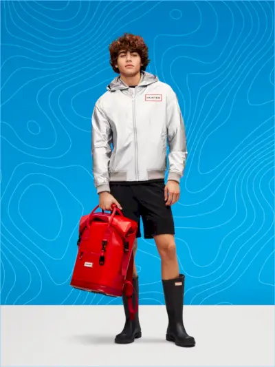 פרנסיסקו פרז חובק סגנון בחוץ, לובש פריטים מהאנטר