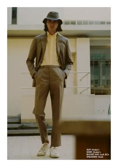 モデルのココ・ルーセルがドレイクを着用