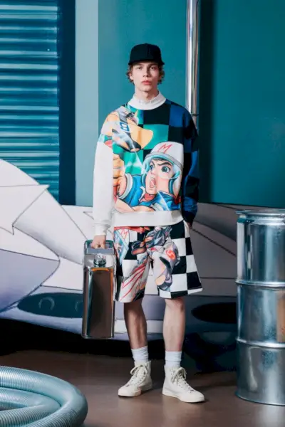 Aaron Lazar présente un look graphique à carreaux de la collection capsule Zara + Speed ​​Racer.