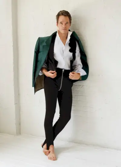 Sesja zdjęciowa Neila Patricka Harrisa dla Gucci w 2022 r. w magazynie Out