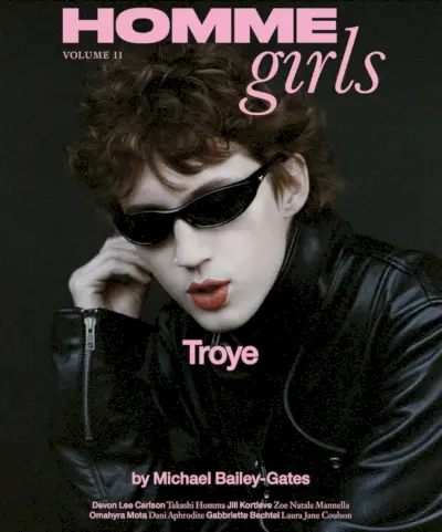 Troye Sivan は HommeGirls の表紙撮影の HommeBoy です
