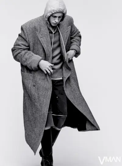 Plašč Harris Dickinson VMAN Photoshoot 2023