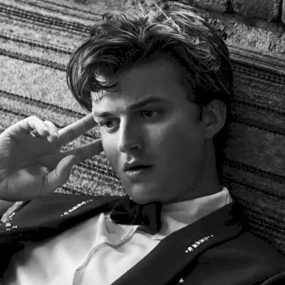 Joe Keery Servizio fotografico WWD 2023 013