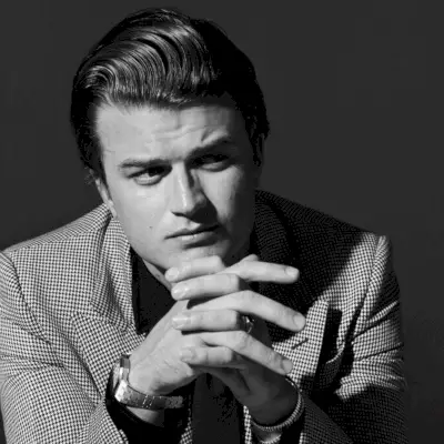 Joe Keery Servizio fotografico WWD 2023 009