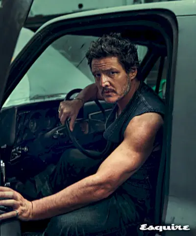 Sesión de fotos de Pedro Pascal 2023 Esquire Double RL