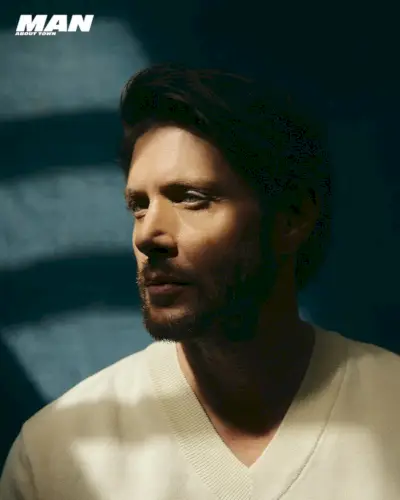 Lensen Ackles Sveter Man About Town 2022 Fotenie