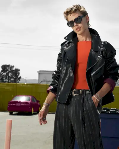 Austin Butler Sluneční brýle Moschino Heart Versace Kožená bunda VMAN Photoshoot 2022