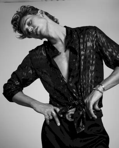 Focení Austin Butler Giorgio Armani Black Style 2022 VMAN