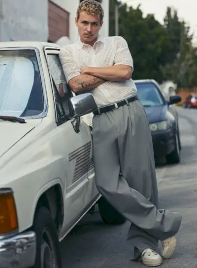 Arón Piper omfamnar chic designerstil och donser Hermès.