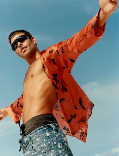 Jon Kortajarena 2023 Dust Magazine skjorteløse jeans