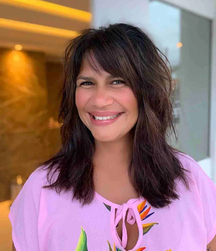 Pelusa de varias capas de longitud media con flequillo lateral tenue' title=