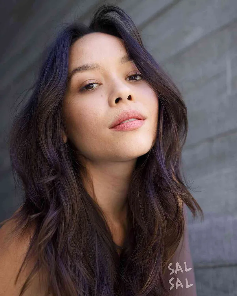 Večplastna frizura do ramen' title=