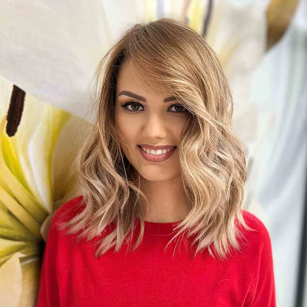 Dolgi paž na strani na laseh do ramen' title=