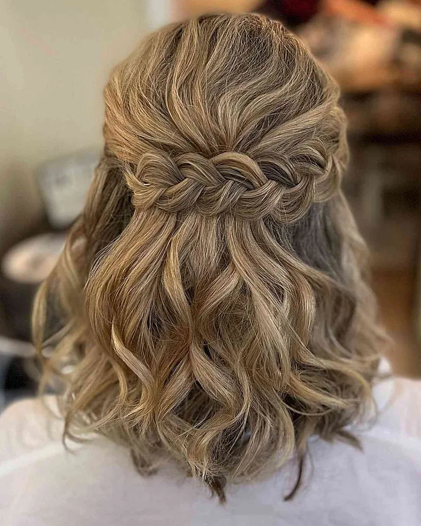 Pričeska s francosko kitko' title=