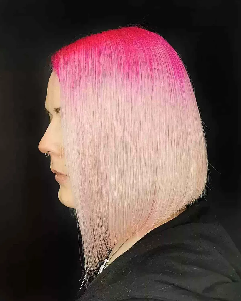 Svetlo roza ombre z dolžino do ramen' title=