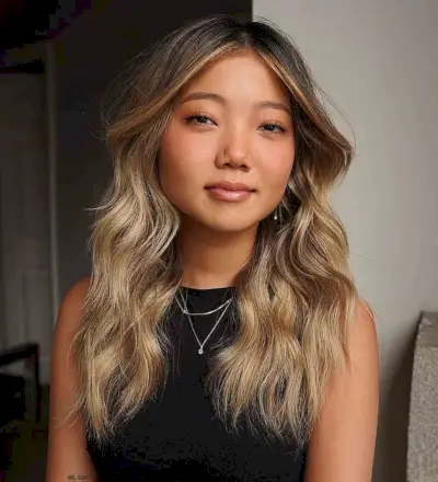 Beautiful Medium Face-Framing Layers with Balayage for Round Faces