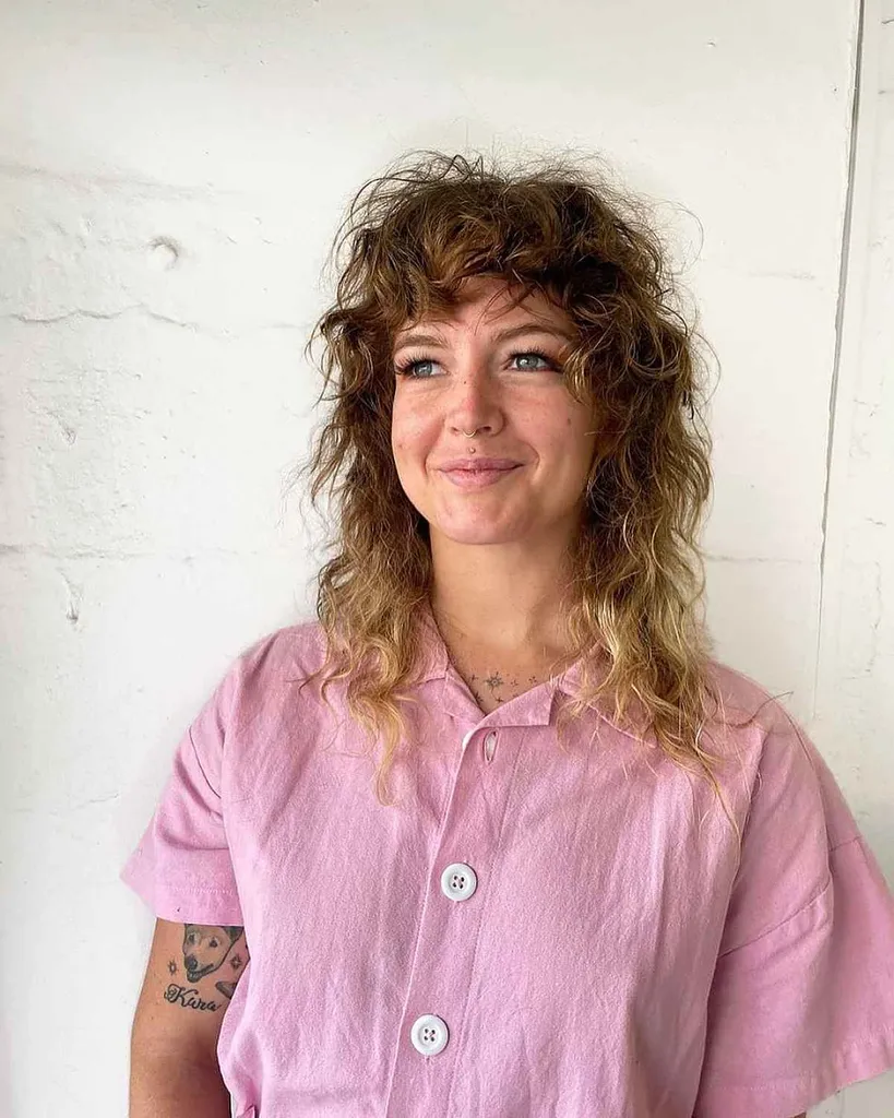 Wolf Shaggy kirpimas garbanotiems plaukams' title=