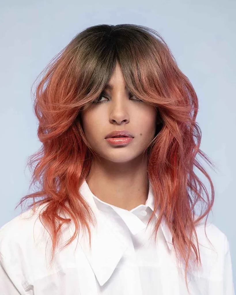 Užuolaidų kirpčiukai banguoto vilko stiliaus' title=