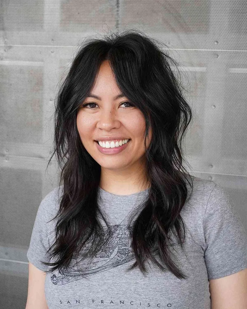 Vidutinio ilgio vilko kirpimas su užuolaidų kutais' title=