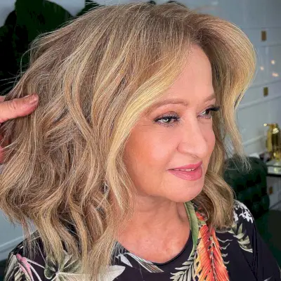 Classy Mid-Length Chop for Older Women