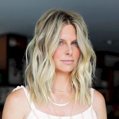 Collarbone-Length Long Bob with Layers